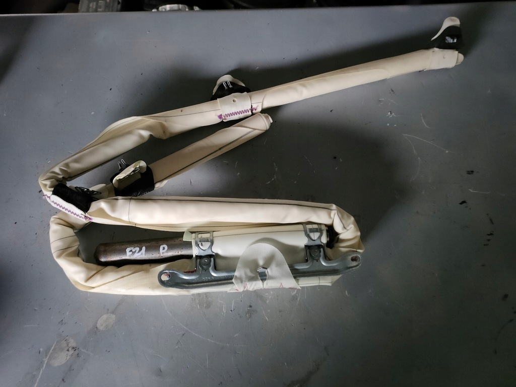 фото №1, Bmw f21 шторка безпеки права оригінал