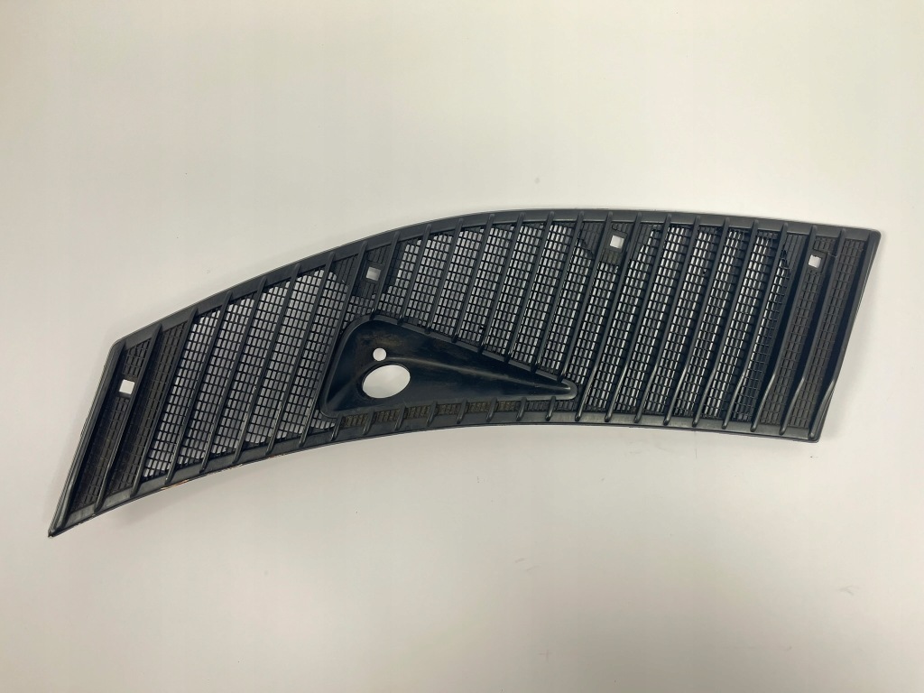 Купити Решітка жабо впуск повітря лівий ліва сторона mercedes w123 1238360165