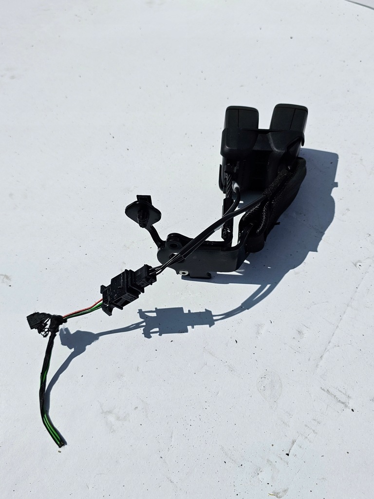 фото №1, A3 8y sportback клипса ремней задняя 8y0857739m