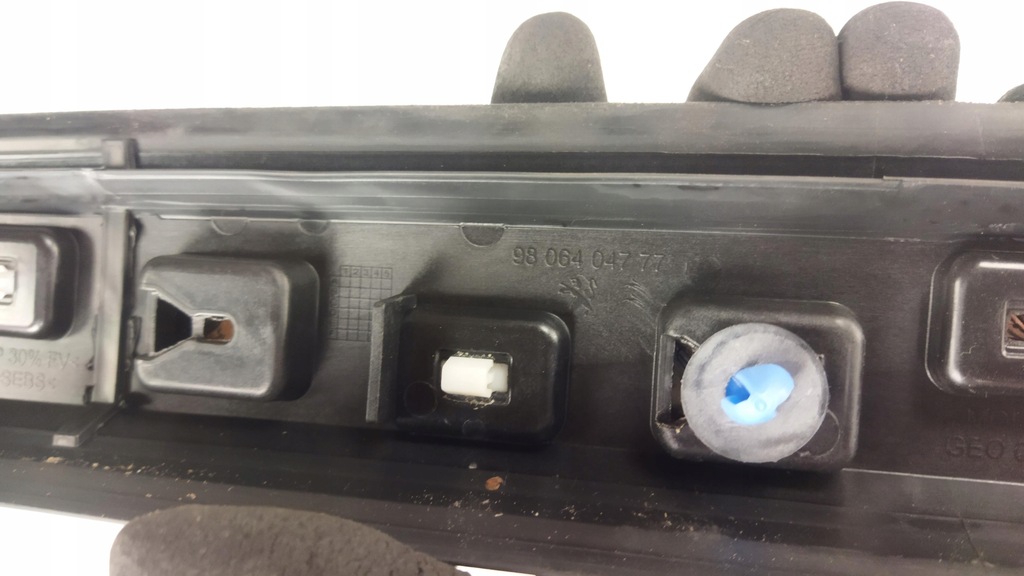 фото №7, Peugeot 2008 i молдинг кровельная правая 9806404777