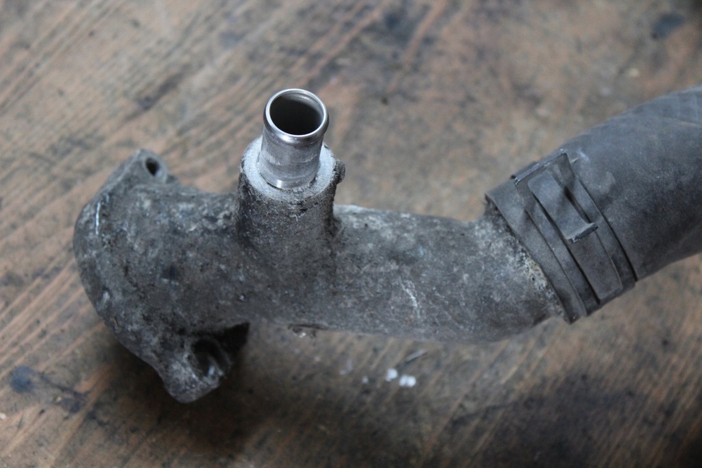 фото №2, Avensis verso 2.0 d4d 1cd шланг труба wąż wody