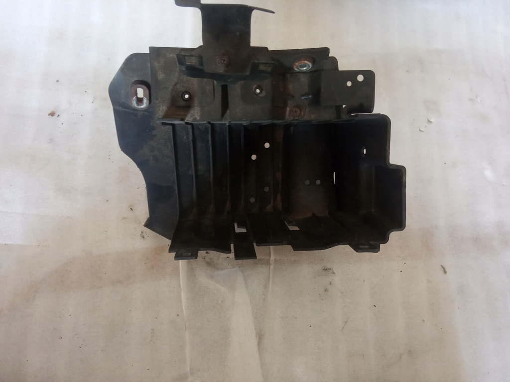 фото №5, Jeep grand cherokee wk2 10- основание аккумулятор