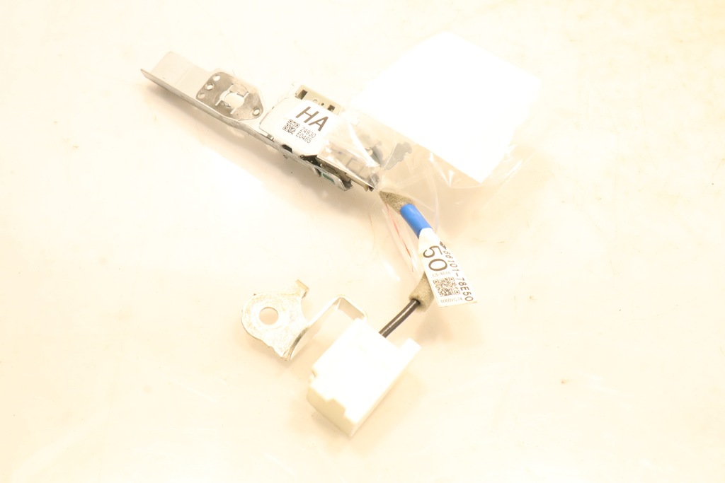 фото №4, Антена внутрішня gps lexus nx ii 2.5 350h hybrid