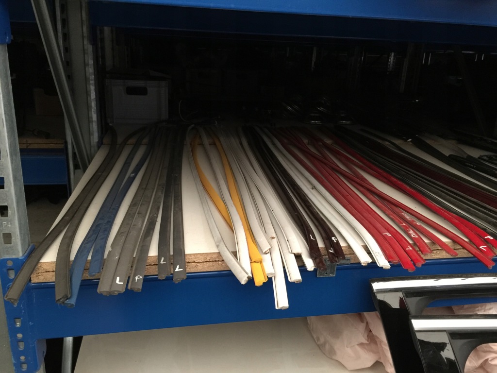 фото №1, Dodge challenger 16 17 молдинг na крыша верхний левая