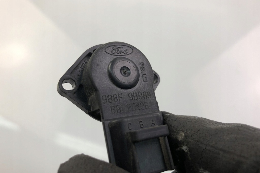 фото №1, Датчик педали тормоза ford focus daw, dbw 988f9b989bb 2003