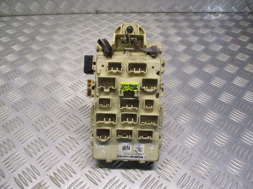 фото №1, Коробка предохранителей toyota yaris 82730-0d020