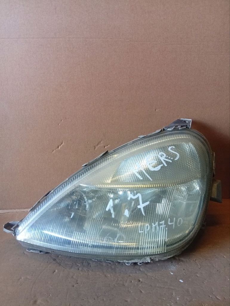 Купить Лампа левая передняя левый перед mercedes w168 a1688200961