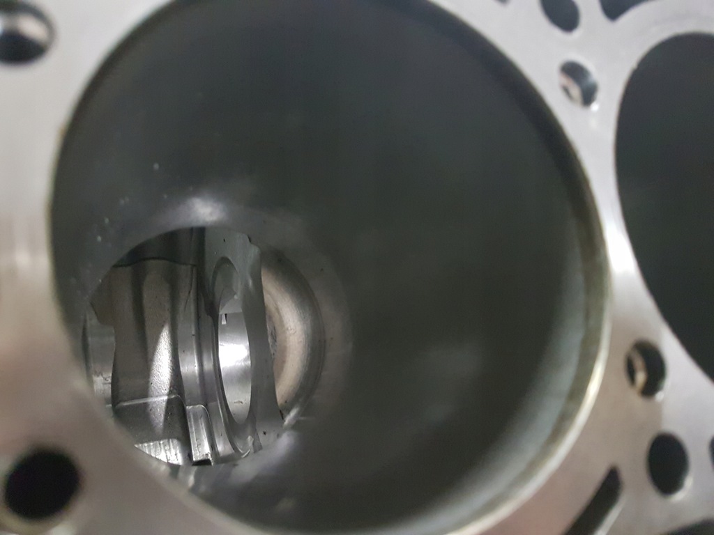 фото №9, Audi r8 5.2 v10 блок двигателя идеальное состояние 07l130023g 07l103032ar ctp