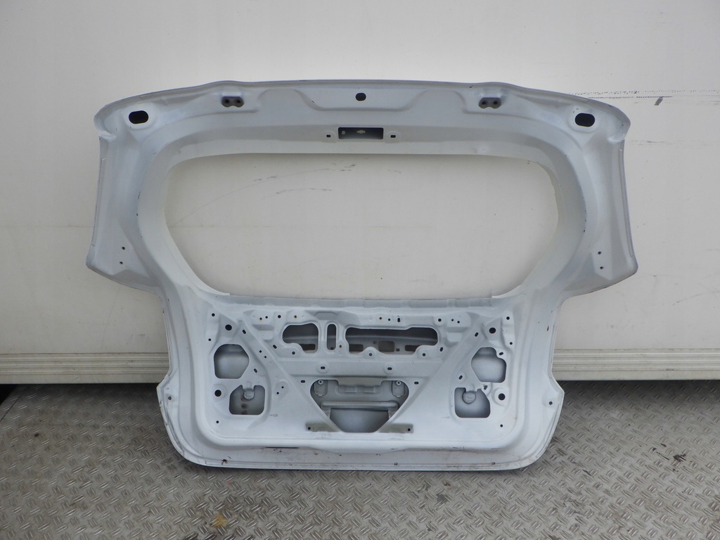 фото №6, Крышка багажника задняя задняя toyota yaris iv