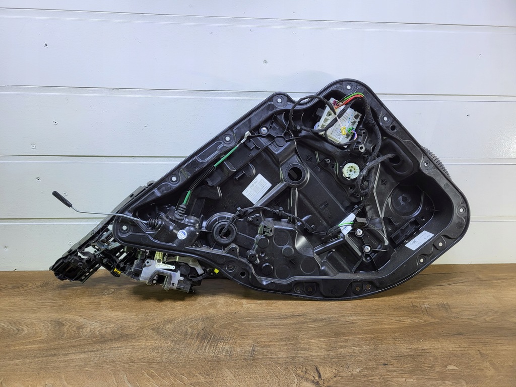 фото №1, Mercedes c w205 подъемник замок дверь