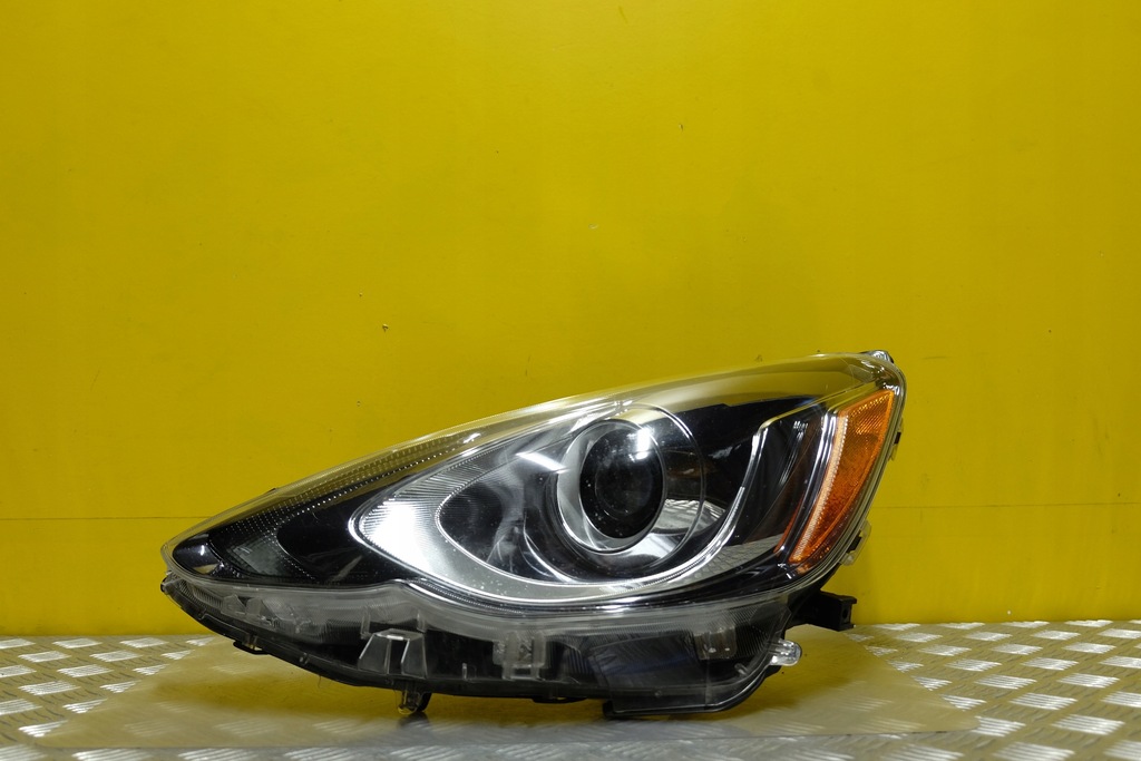 фото №1, Toyota prius c 2014- фара лампа led левая usa