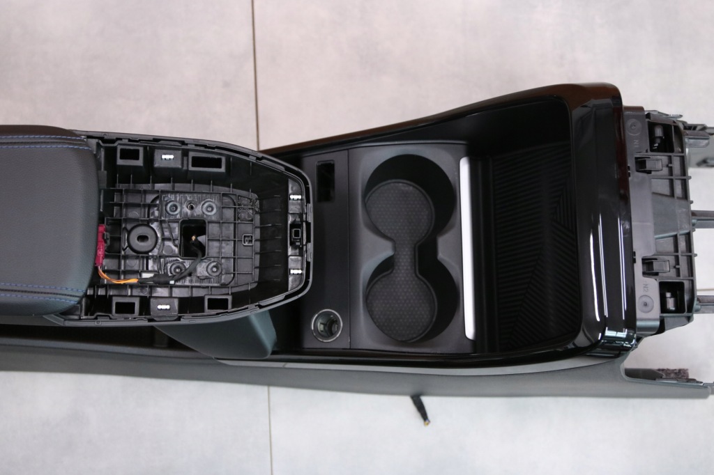 Купить Bmw 2' u06 x1 u11 туннель средний подлокотник чёрный niebieska nić 5a2e049