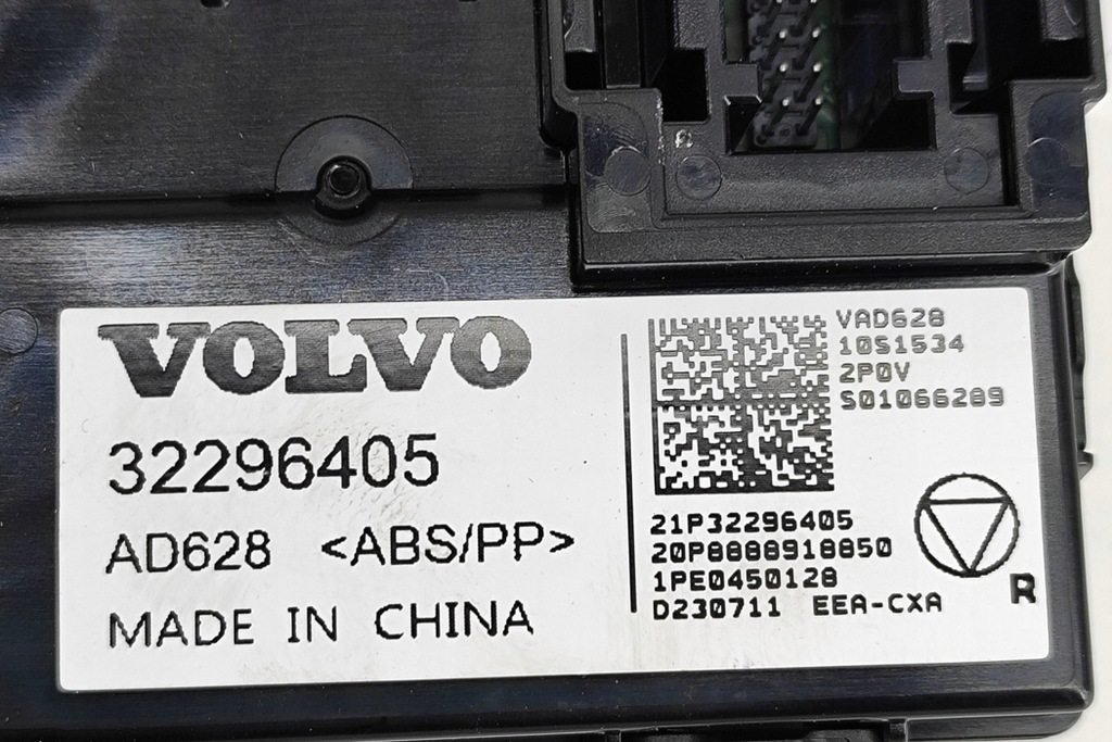 фото №7, Volvo xc40 b4 блок керуючий консолі центральної 32296405 2023 23891575