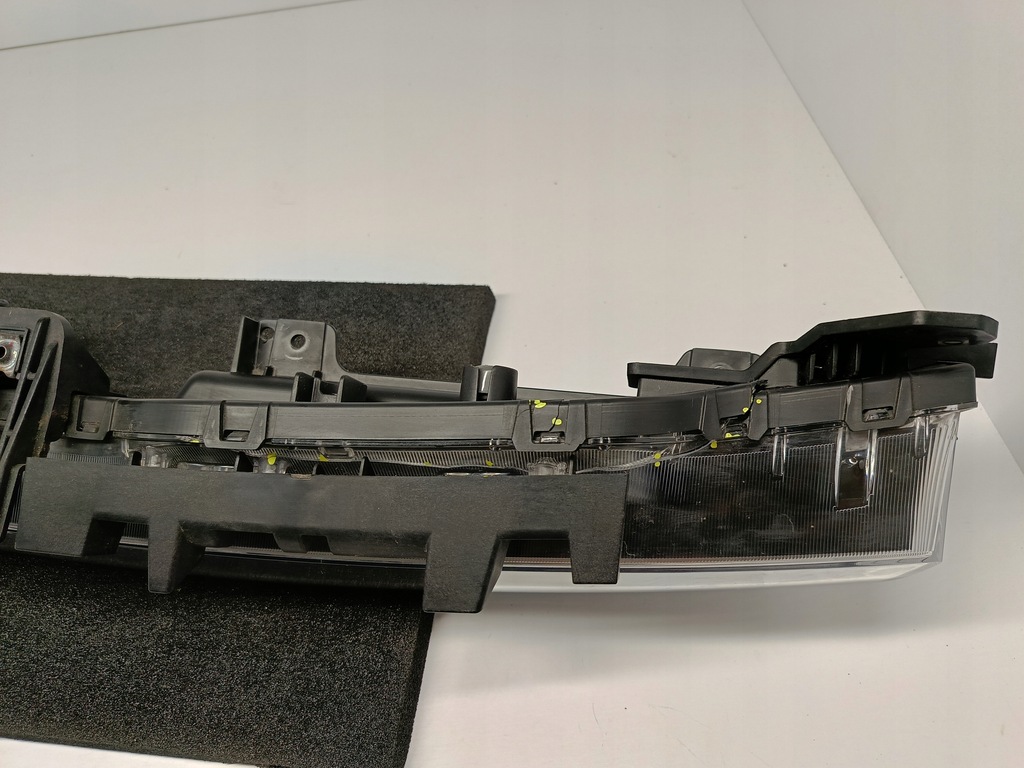 фото №11, Kia soul ev iii 20- лампа свет накладка средняя drl led 99209-k0