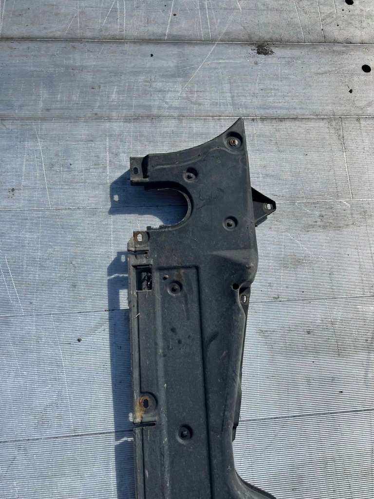 Porsche оригинальный номер 7p0825202b накладка подвеска правая в Украине