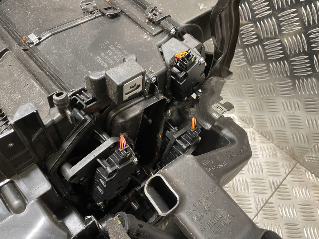 фото №7, Обігрівач повітродувка корпус балка комплект audi a6 s6 c8 europa 4k1820902a