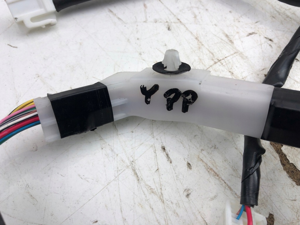 фото №3, Toyota yaris iii джгут двері правий перед