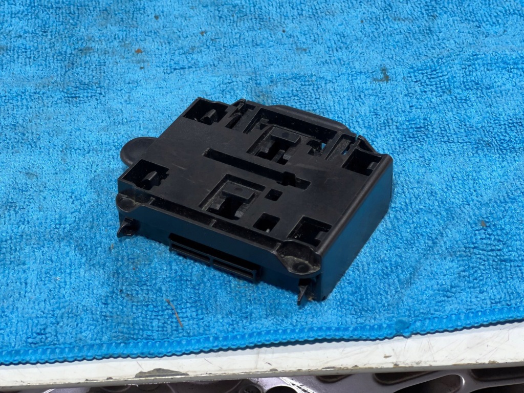 Mini cooper r60 r61 бардачок на накладки на фары держатель 9812760 9809203 Недорого