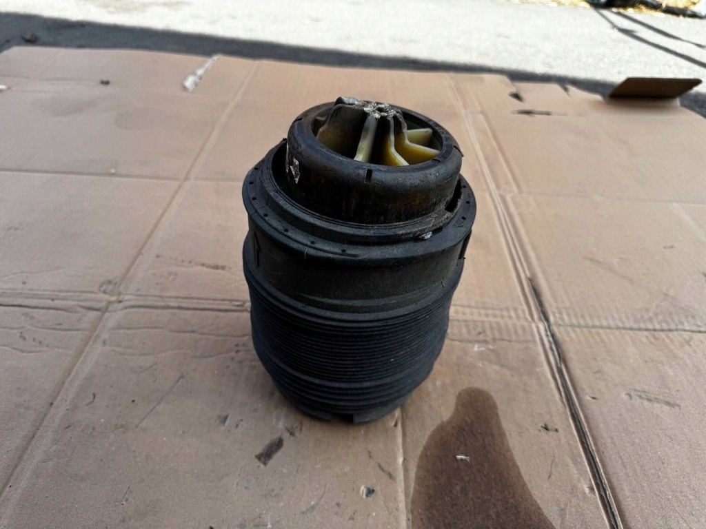 фото №1, Подушка пневмоподушка левый задняя задний mercedes w212 e-klasa kombi