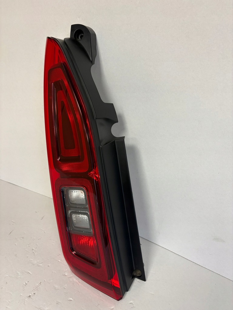 Лампа задний  левая proace berlingo iv partner iii rifter combo e 9819427380 в Украине