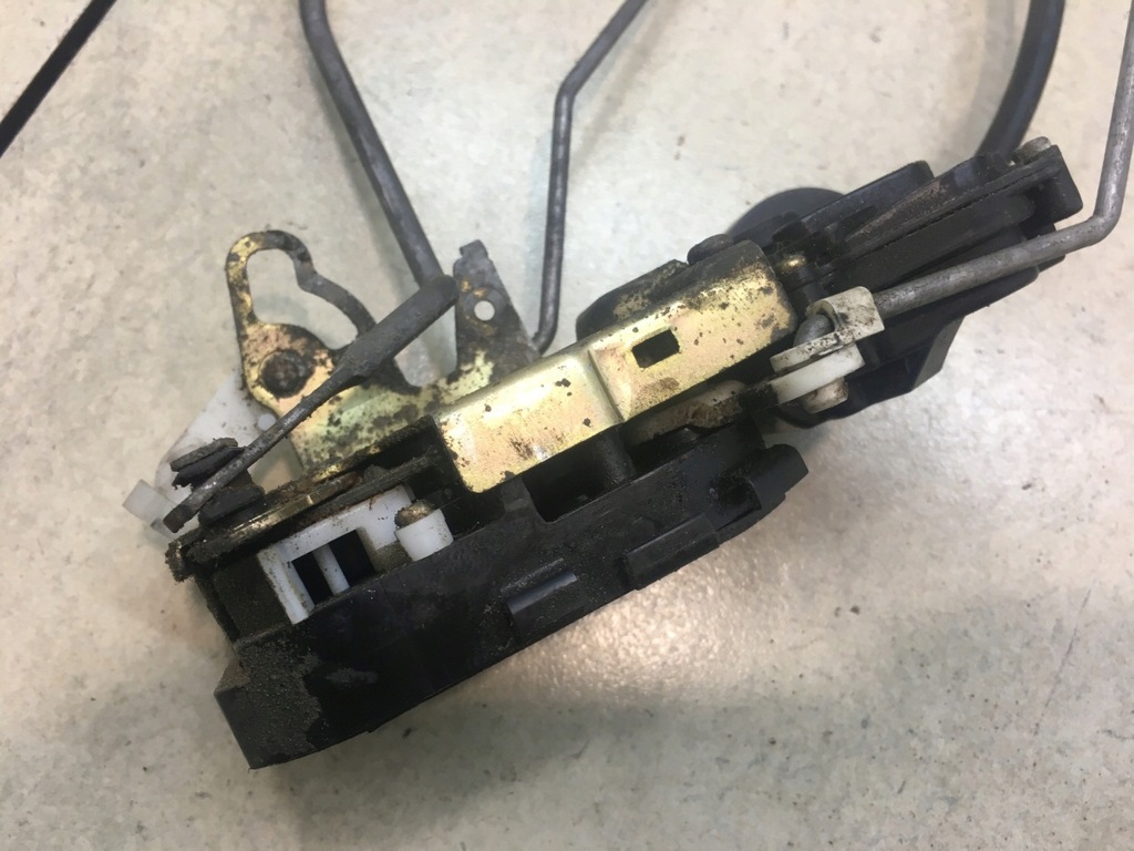 фото №6, Замок дверь правый перед space star i