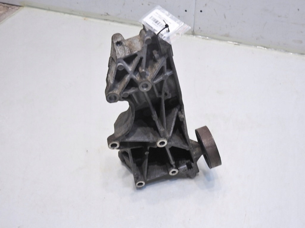 Кронштейн основание генератора audi a4 b7 2.0 tfsi Недорого