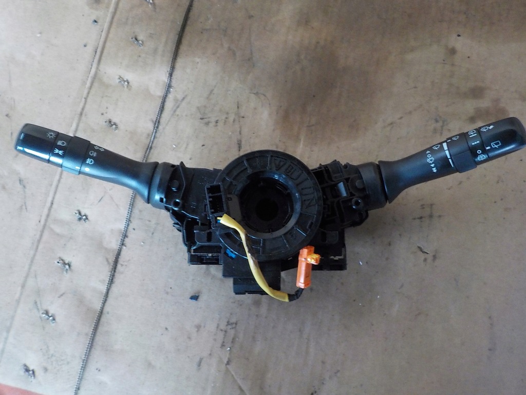 фото №1, Toyota auris 1.3b переключатель комбинированный