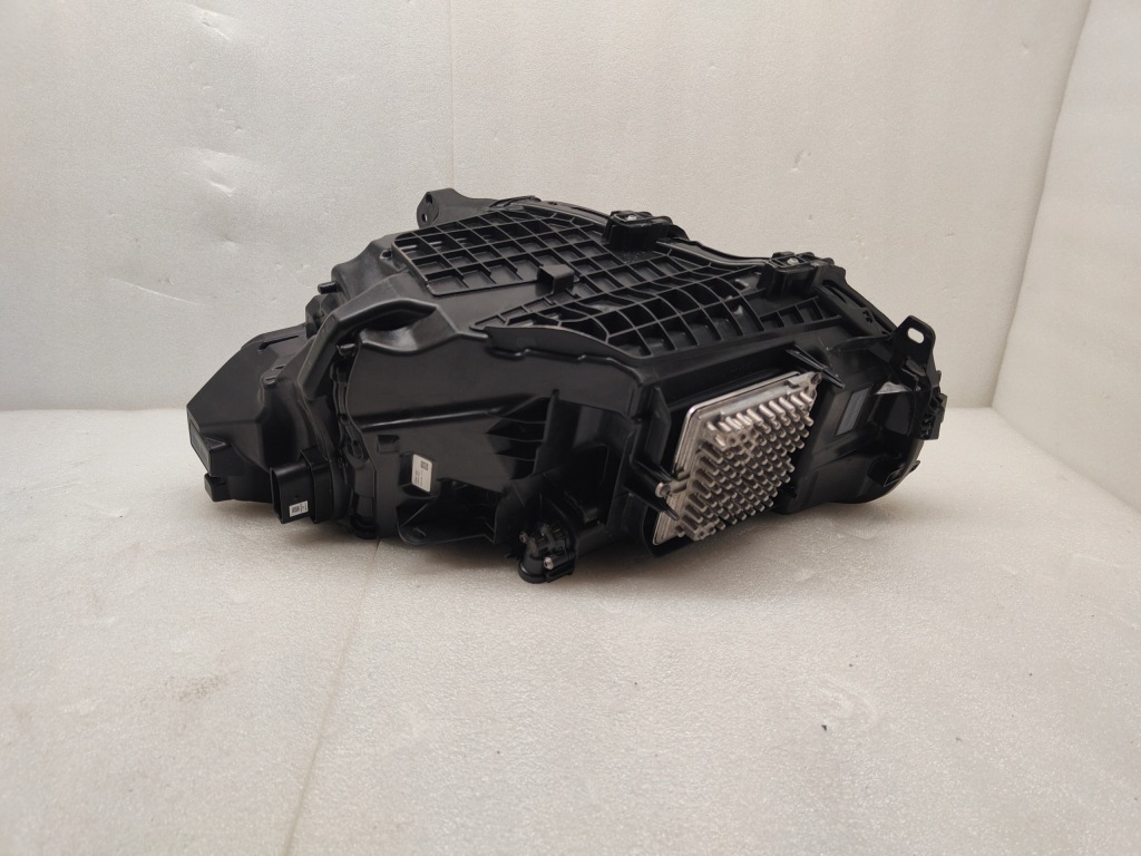 Volvo xc40 рестайлінг  full led фара правий перед 32133832 Недорого