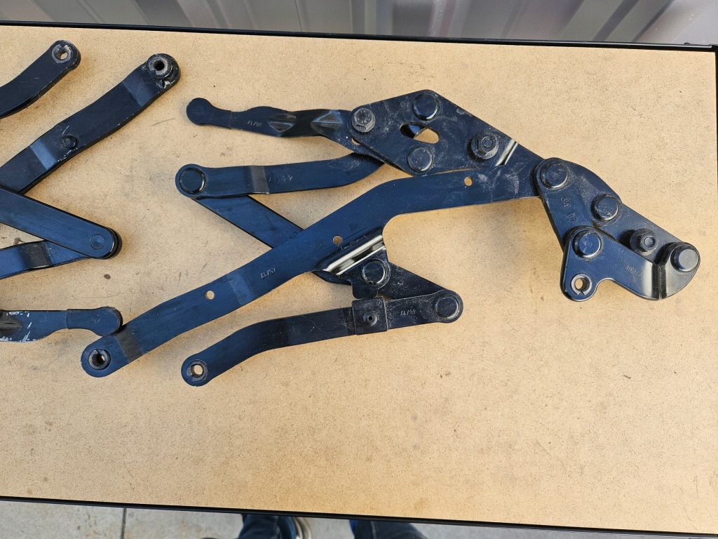 Петли крыша комплект audi r8 4s spyder 4s7825307a Доставка