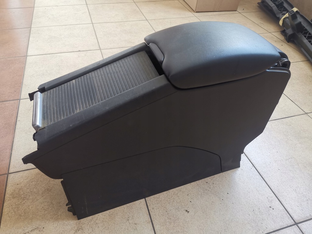 фото №1, Volvo xc60 подлокотник крышка шторка туннель