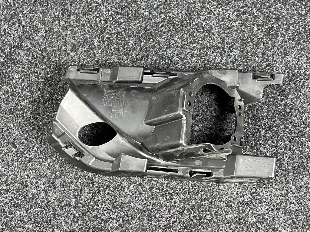 фото №13, Праве кронштейн кронштейн протитуманної фари volvo xc40 2018- оригінальний номер 31407961