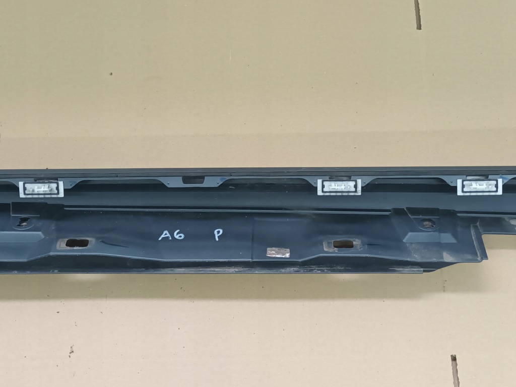 Молдинг порог правый  audi a6 c7 allroad порог правая Доставка