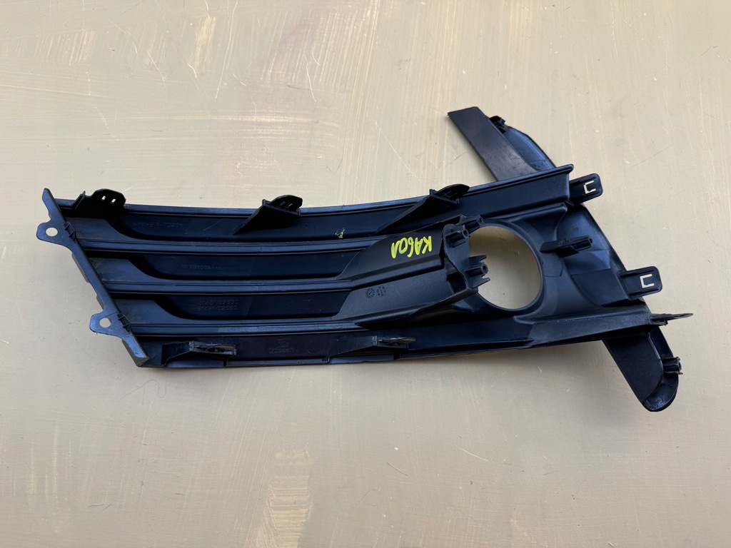 фото №11, Toyota corolla e16 lift 17-19r решётка решётка радиатора бампера правая 81481-02630