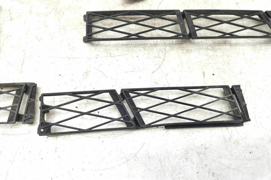 фото №12, Решётка бампера средняя toyota previa _r3_ 5271128040 2.0l дизель 85kw