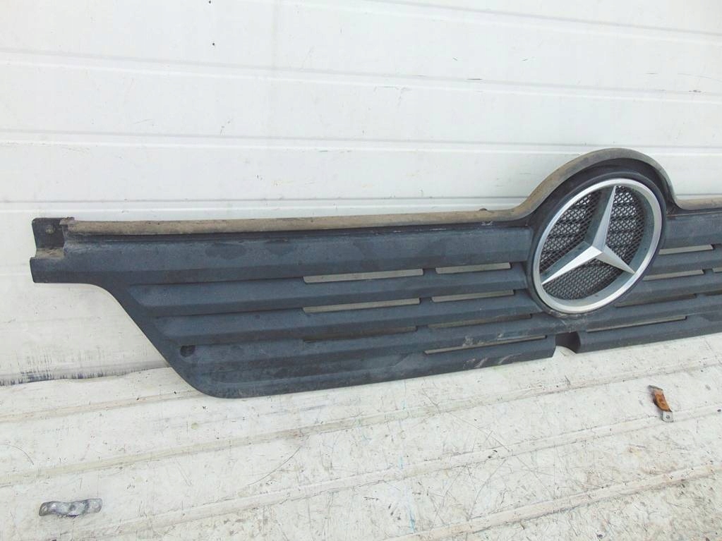 фото №4, Mercedes atego 1318 2003r решётка радиатора решётка радиатора