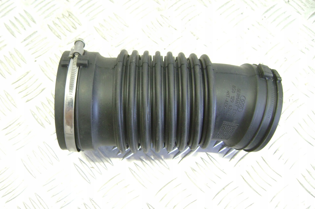 фото №1, Audi a3 rs3 8y 2.5 tfsi- труба воздуха 8s0129624c