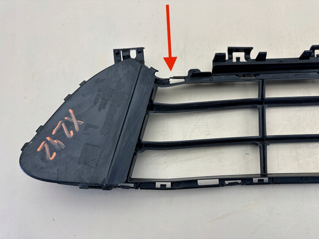 Bmw x1 f48 15-22r решётка средняя бампера перед передняя Цена