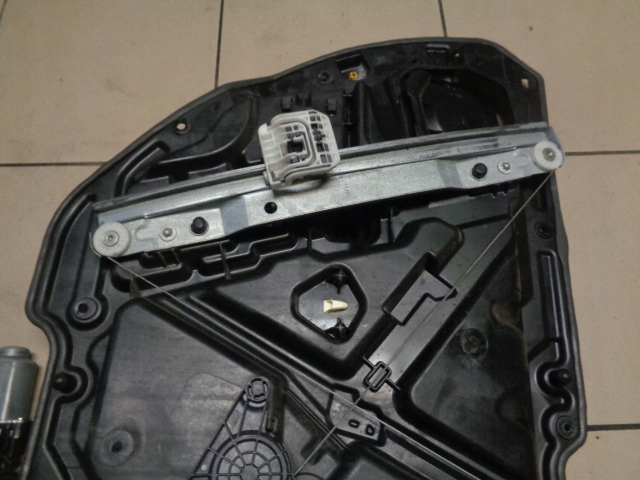 фото №7, Підйомник скло правий перед thema ii 300c 11-14