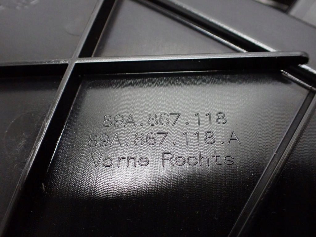 фото №8, Обшивка оббивка двері правий перед панель вікон europa audi q4 e-tron 22r