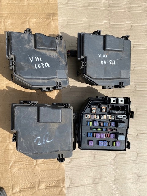 фото №5, Honda cr-v iii 2.2 i-ctdi коробка корпус предохранителей дизель предохранители