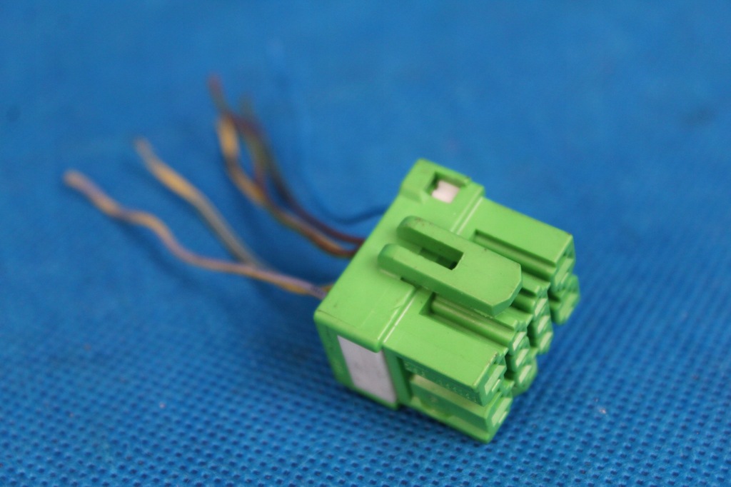 фото №1, Audi q7 4l lift колодка 8d0937733f 6 pin 15r