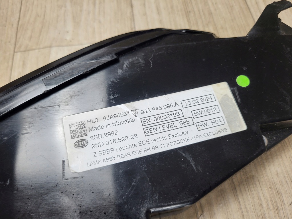 фото №10, Porsche taycan 9j1 лампа накладка задня задня права ліва комплект