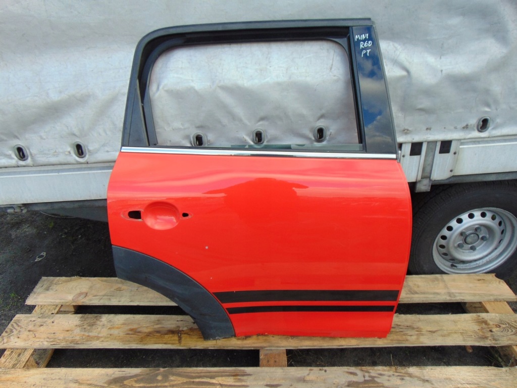 Дверей правий задні mini r60 червоні демонтаж Ціна