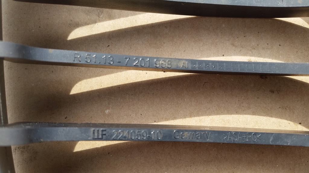 фото №10, Решётка радиатора декоративная правая/левая bmw 3 e90 e91 51137201968