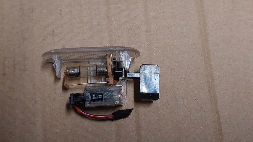 фото №1, Лампа освещение бардачка vw skoda 1j0947301