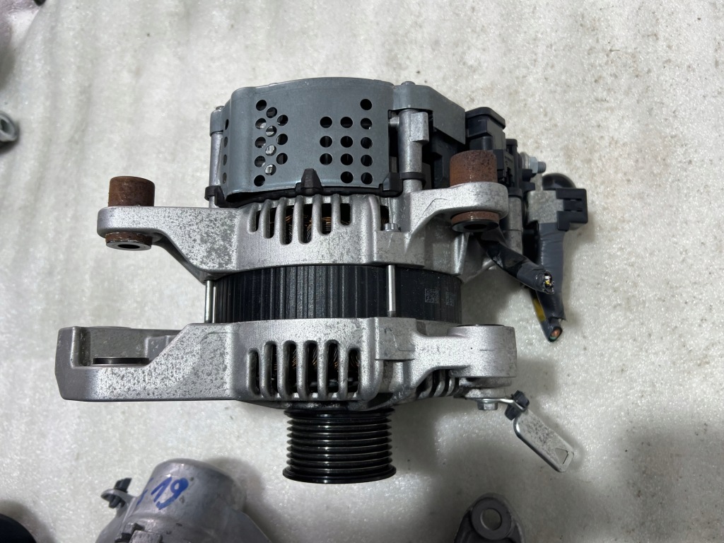 Suzuki vitara генератор 1.4 turbo hybrid рік 2023 Недорого