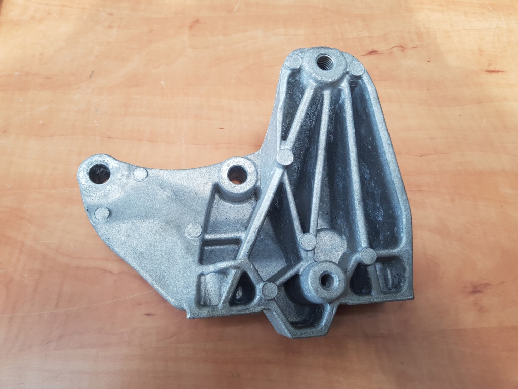 фото №1, Vw caddy 4 iv 2018r кронштейн двигателя подушка 2.0 tdi