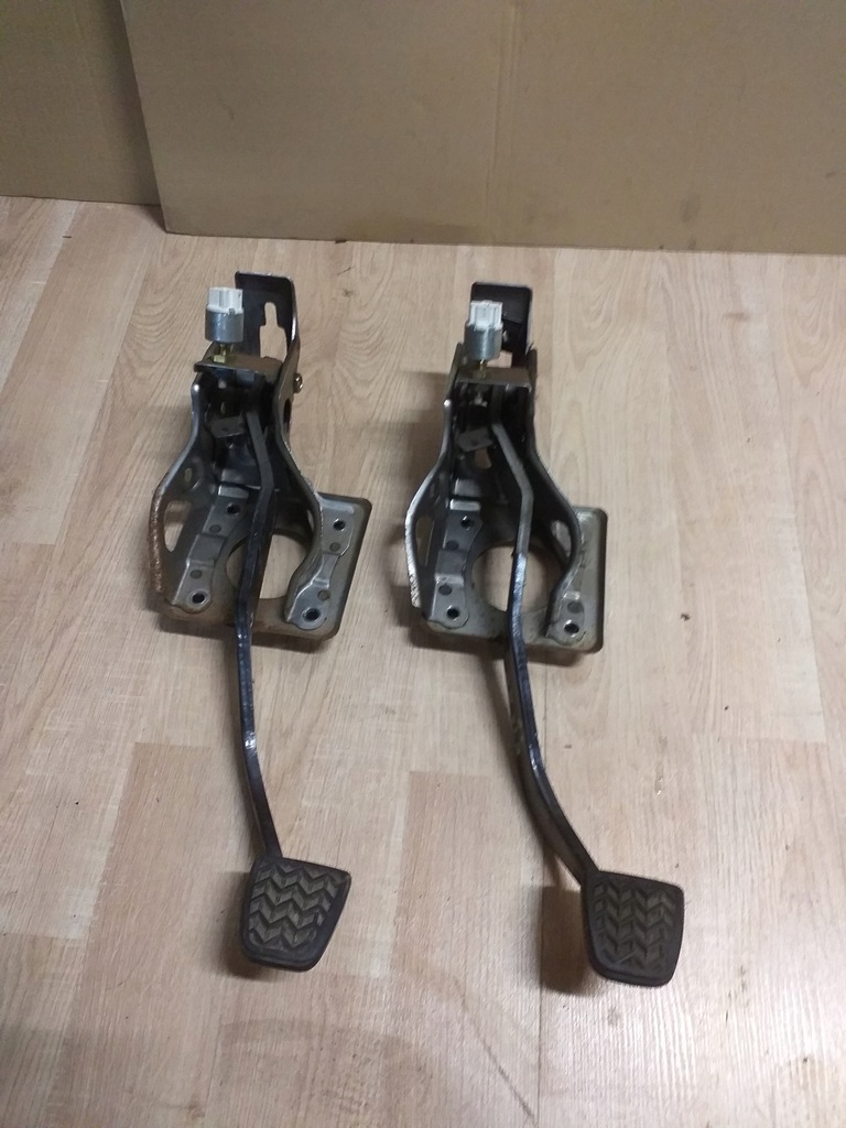 фото №1, Toyota corolla e12 педаль тормоза механическая коробка передач