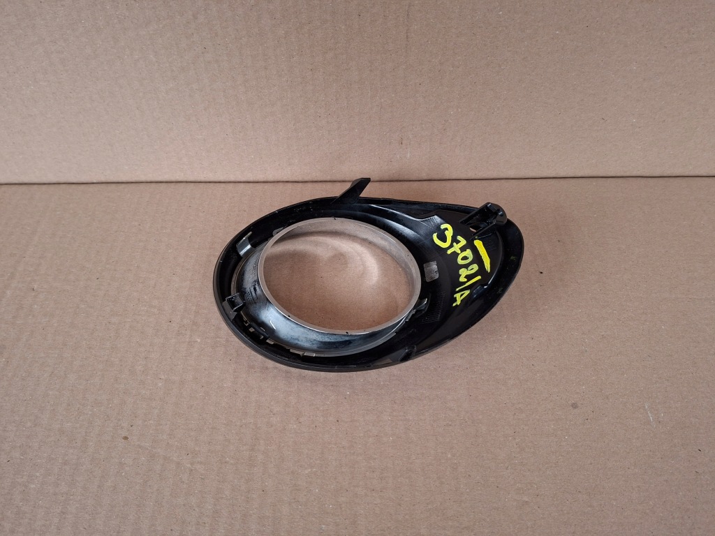 Решётка рамка противотуманной фары opel adam правая в Украине