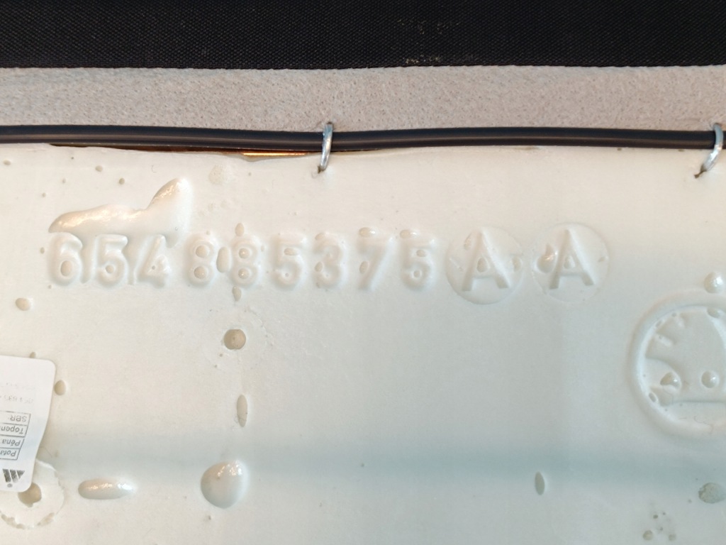 Skoda kamiq 2023 r 1.5 tsi сиденье заднее сиденье задний  обивка ugd 654885375aa Цена